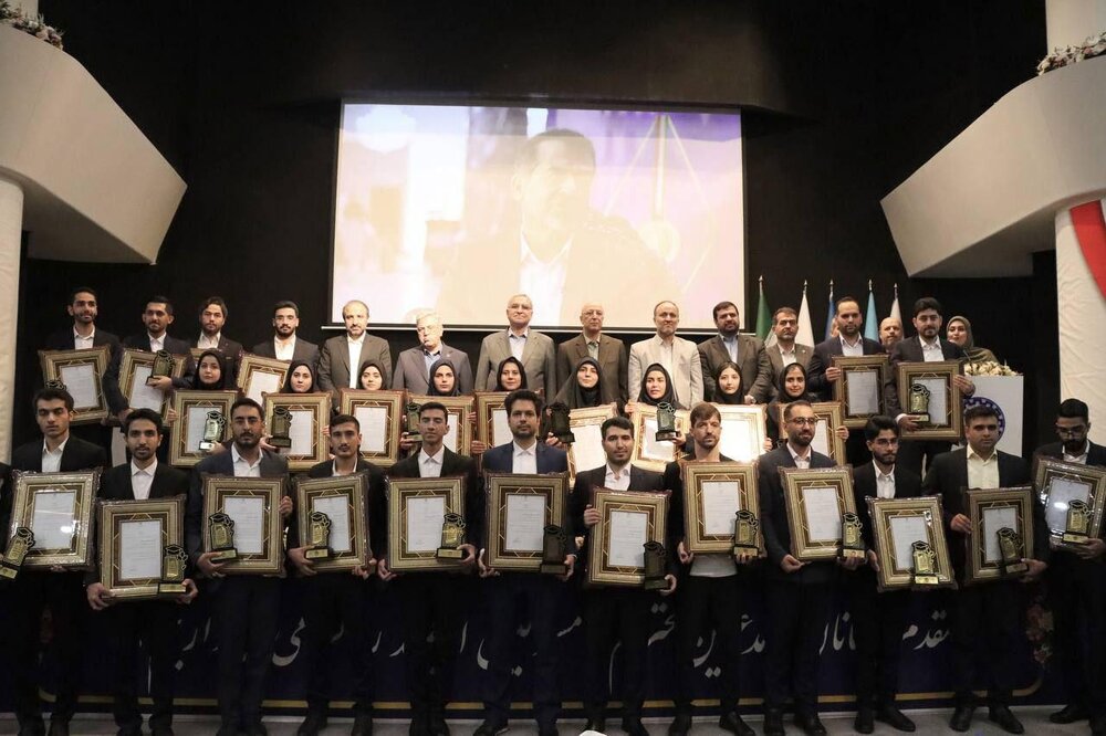 «امیرحسین یزدان‌بخش»، از دانشکده مهندسی شیمی دانشجوی نمونه کشوری شد