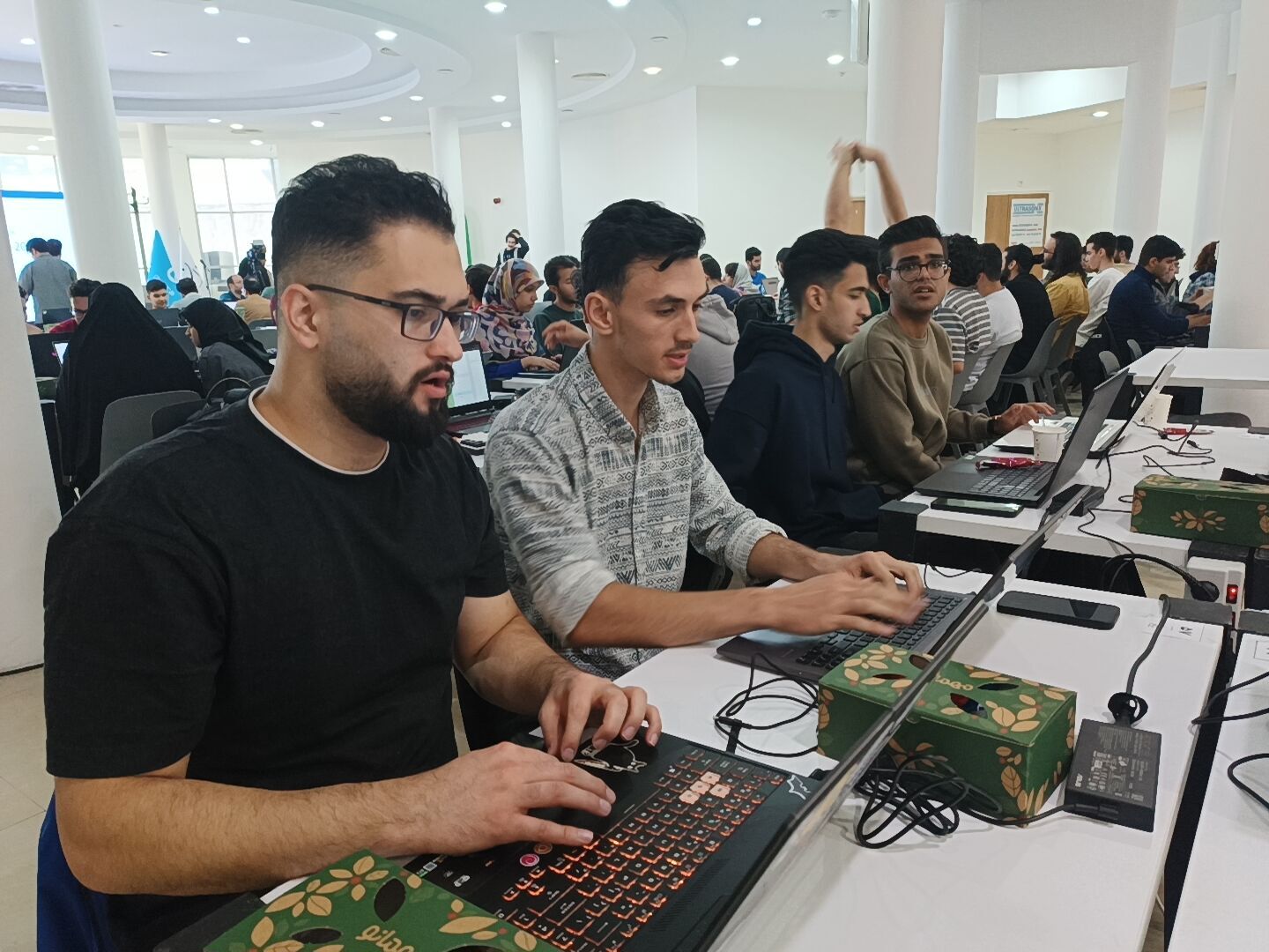 رقابت تنگاتنگ برنامهنویسان در نخستین روز دومین المپیک فناوری ۲۰۲۵